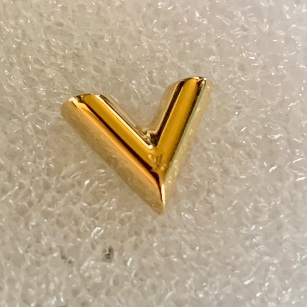 SOLD Louis Vuitton Essential “V” Earrings - Picture 6 of 11